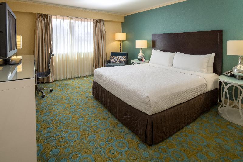 身障者適用キングサイズベッドルーム, Crowne Plaza Cabana Hotel, An Ihg