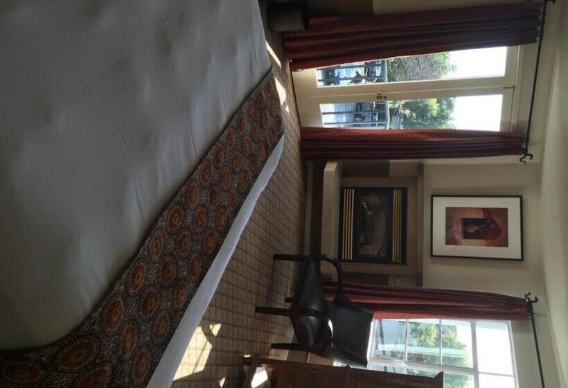 Номер Deluxe, Cypress Inn