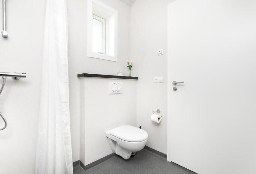 استودیوی استاندارد, Hvammból Guesthouse