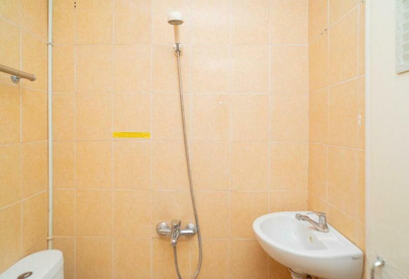 Quarto Estandar, Reddoorz Near Flyover Arjosari Malang