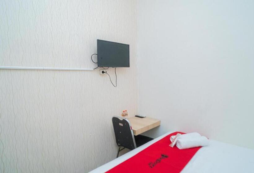 Quarto Estandar, Reddoorz Near Flyover Arjosari Malang