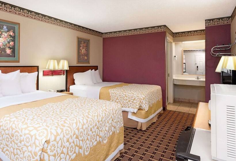 带2个双人床的标准工作室, Days Inn By Wyndham Lexington