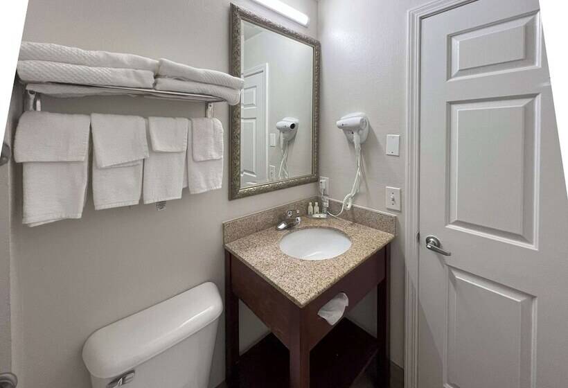 Люкс, Quality Inn Merrimack  Nashua