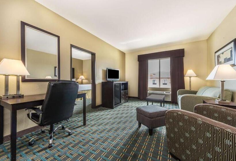Люкс Кровать Кинг, Days Inn & Suites By Wyndham Mineral Wells