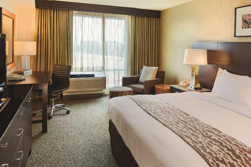스위트 킹사이즈 침대, Doubletree By Hilton Hotel Boston Bayside