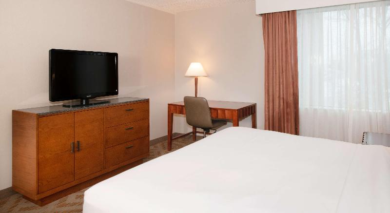 Люкс Кровать Кинг, Doubletree Suites By Hilton Hotel Philadelphia West