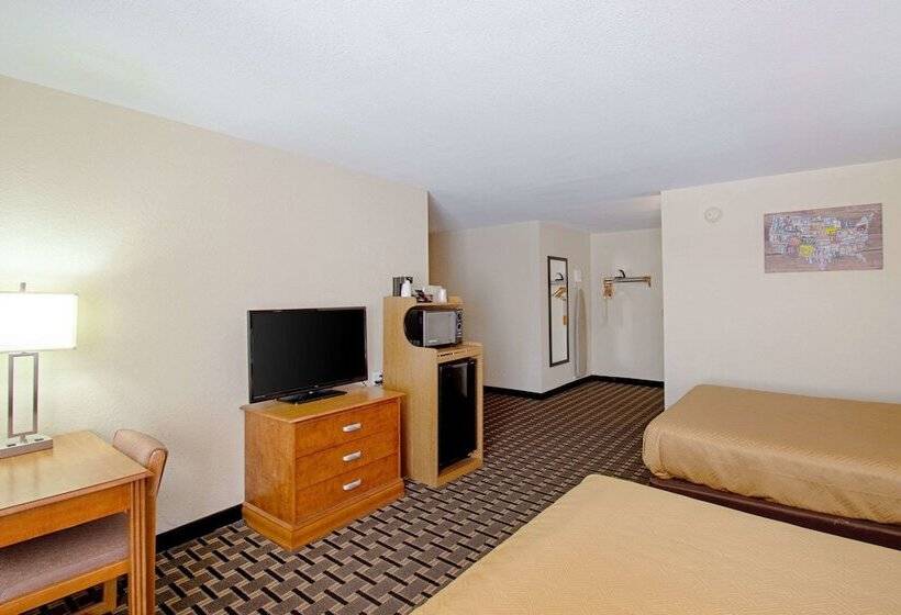 Люкс, Econo Lodge Inn & Suites