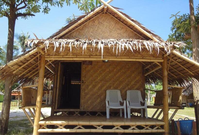 بنجلو قياسى مطلّ علي الحديقة, Varin Village Koh Lipe