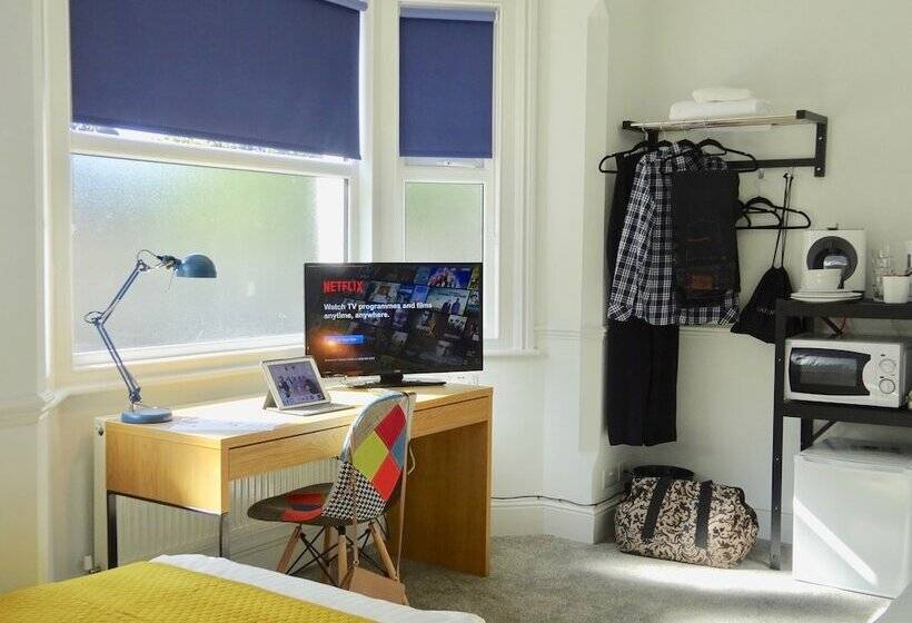 اتاق استاندارد سه نفره, Reading Serviced Rooms