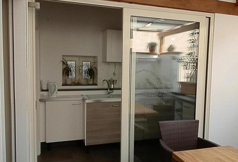 Apartamento 1 Dormitório com Terraço, B&b Re Umberto