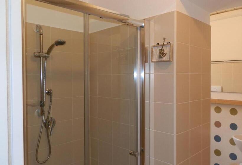 Apartamento 1 Dormitório com Terraço, B&b Re Umberto