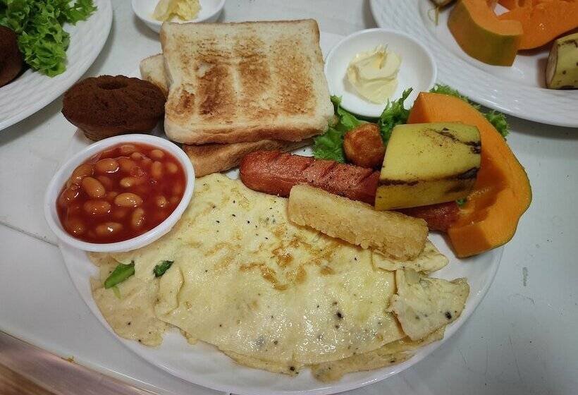 اتاق ساده سه‌ نفره, Nadi Fancy