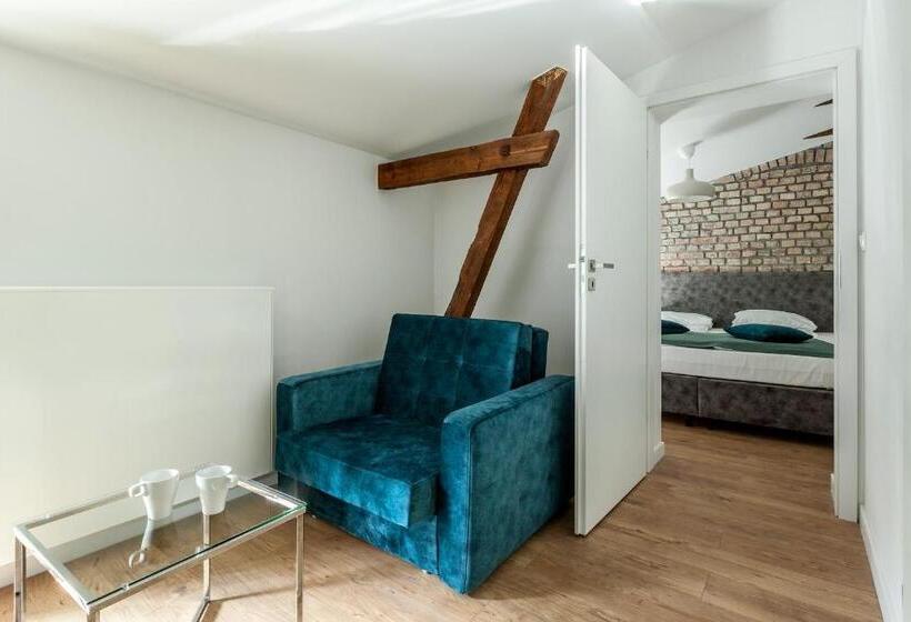Люкс Deluxe Кровать Кинг, Cinema Apartments