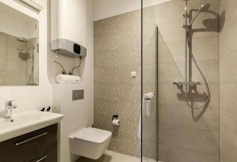 Студия Deluxe, Cinema Apartments