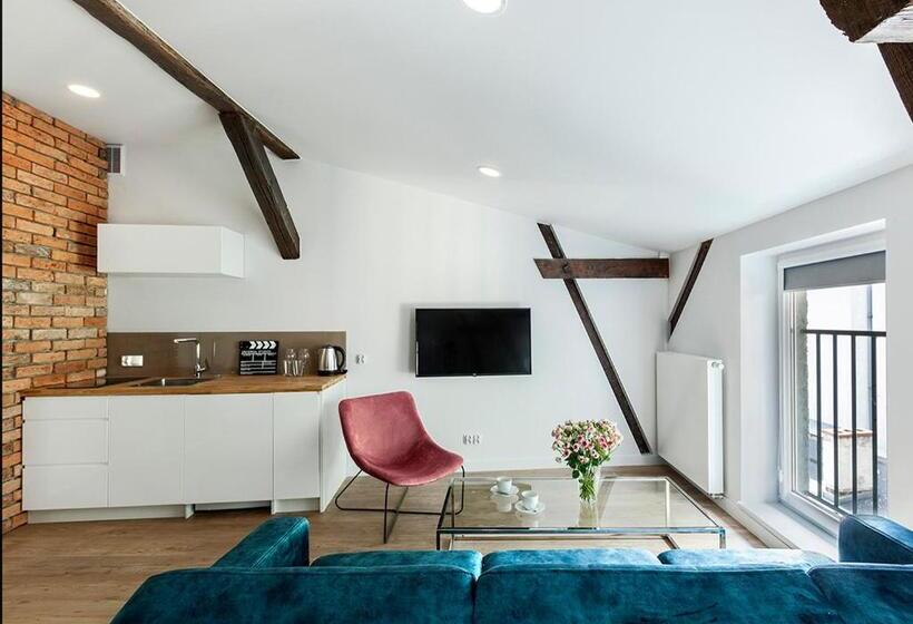 Люкс Deluxe Кровать Кинг, Cinema Apartments
