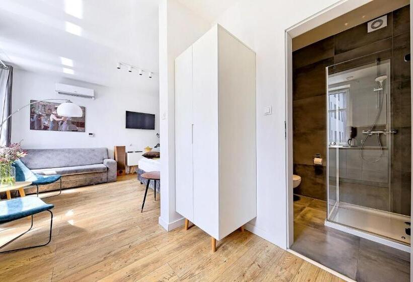 Студия Deluxe, Cinema Apartments