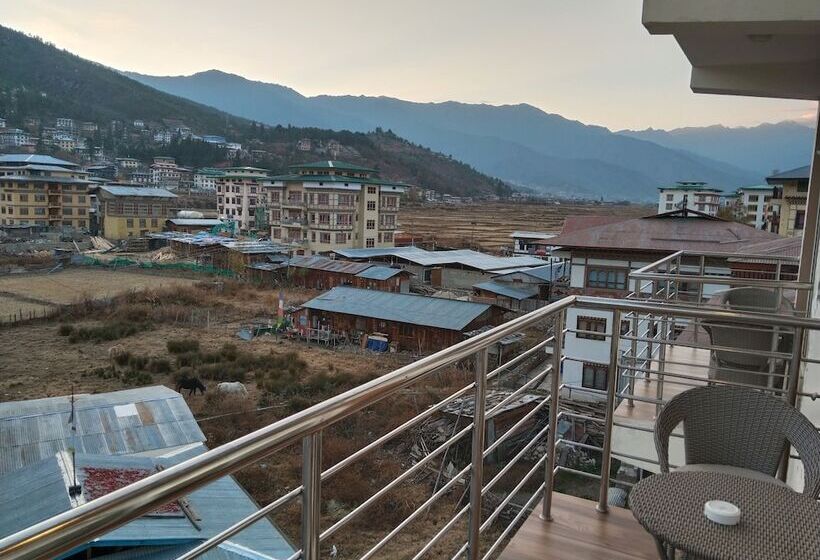 اتاق لوکس, Nirvana Inn