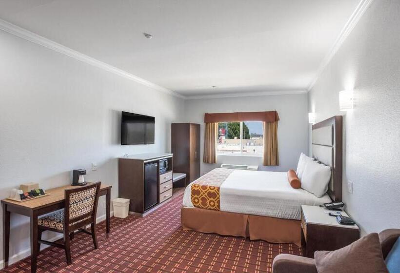 스탠다드 룸 킹사이즈 침대, Rodeway Inn & Suites Pasadena