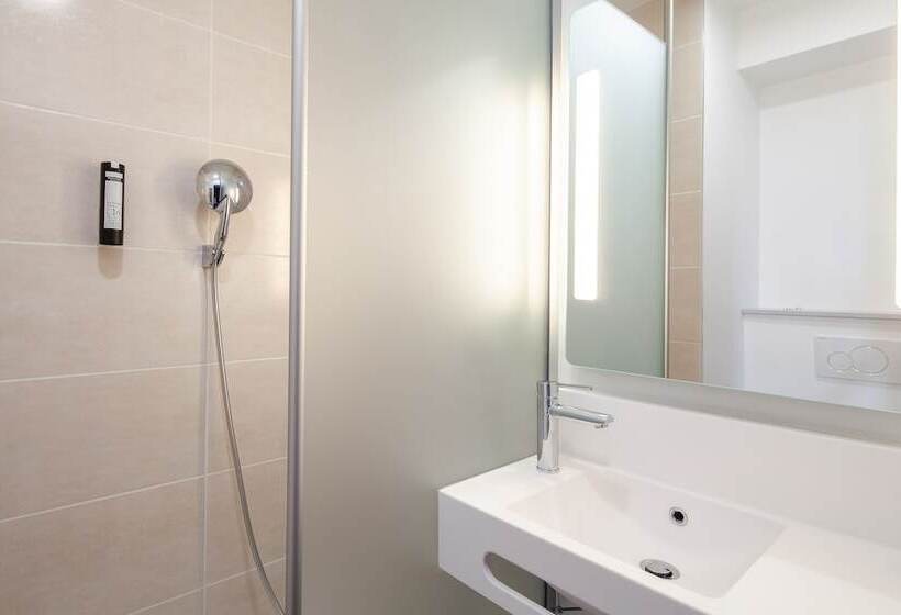 Номер Стандарт Трехместный, B&b Hotel Massy Gare Tgv