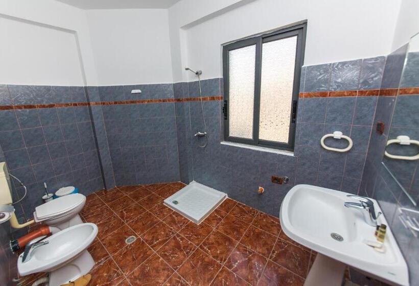 غرفة قياسية ثلاثية ذات إطلالة جانبية على البحر, Blue Saranda