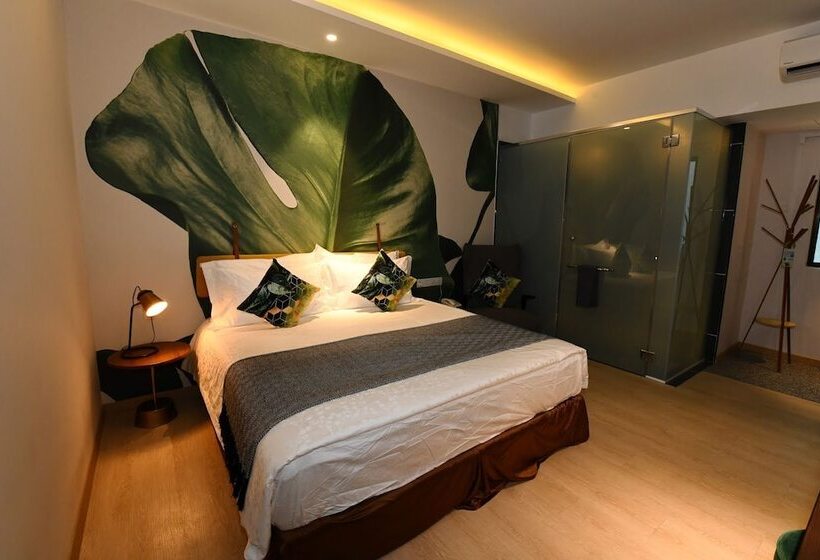 디럭스 룸 킹사이즈 침대, Sojourn Guest House