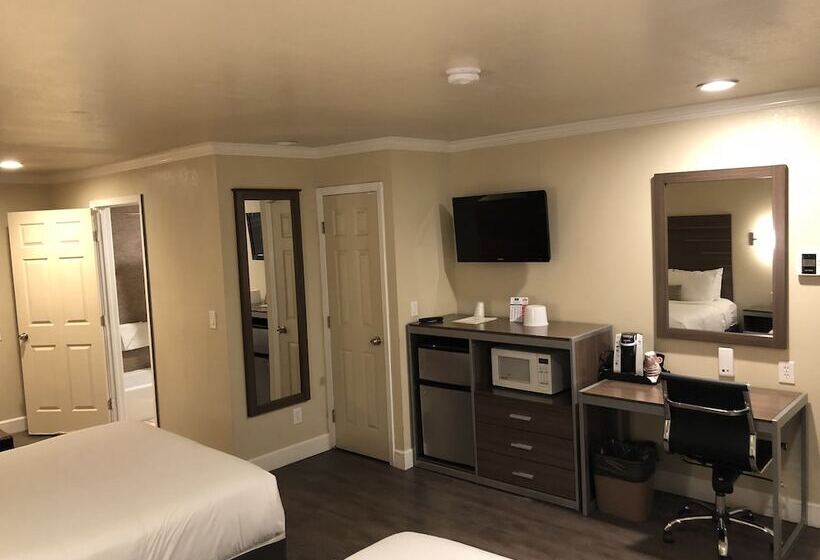 Полулюкс, El Castell Motel