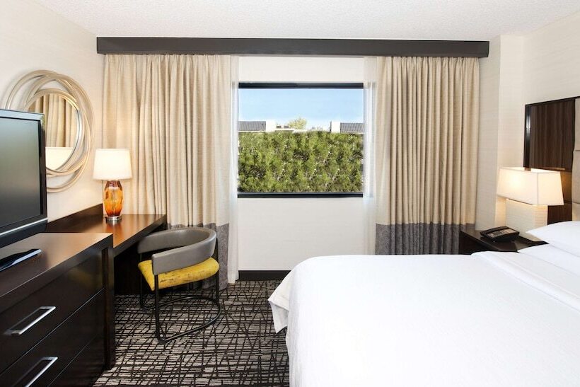 سوییت, Embassy Suites By Hilton Las Vegas
