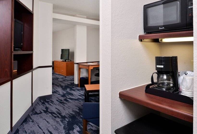 스탠다드 스튜디오, Fairfield Inn And Suites Beloit