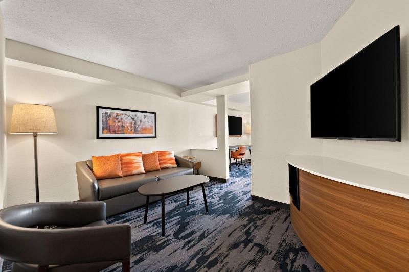 带大床的标准工作室, Fairfield By Marriott Chesapeake