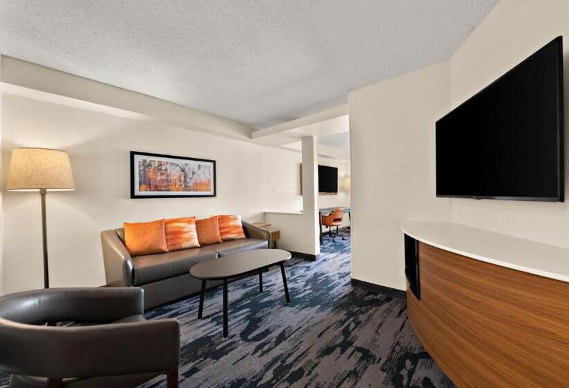 带大床的标准工作室, Fairfield By Marriott Chesapeake