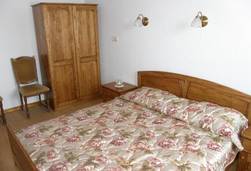 سوییت با چشم‌انداز دریا, Emona Guest House