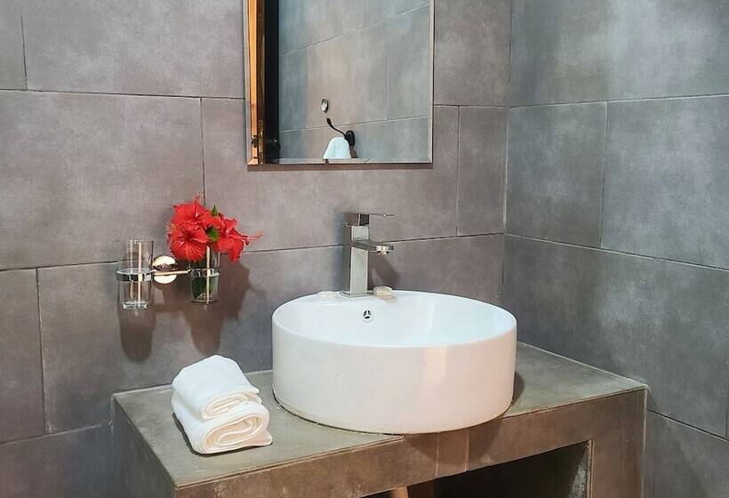 اتاق خانوادگی, Marea Boutique