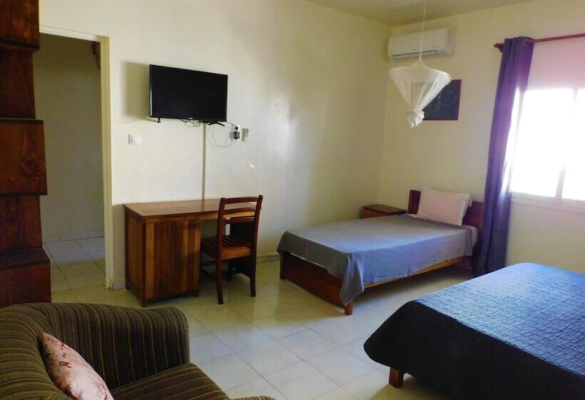 اتاق استاندارد سه نفره, Villa Ty Milyn Mazela Sa