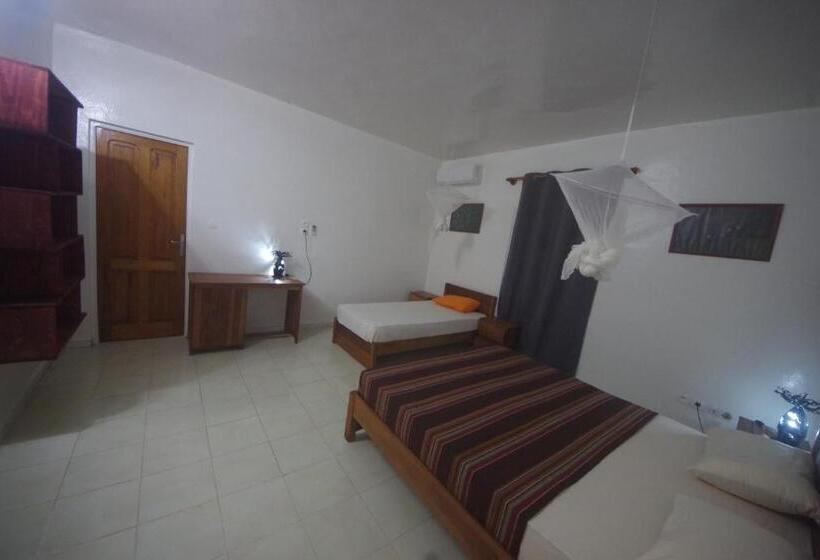 اتاق استاندارد سه نفره, Villa Ty Milyn Mazela Sa