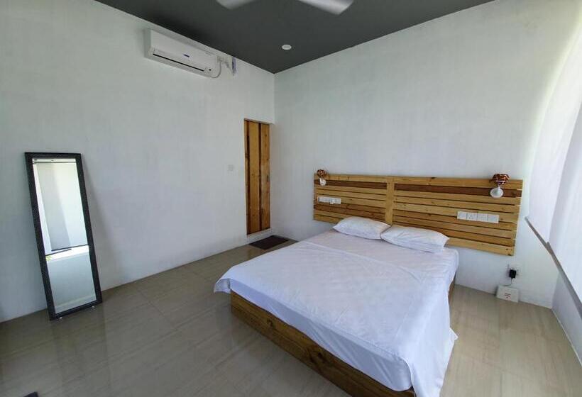 اتاق لوکس با بالکن و چشم‌انداز دریا, String Wave Maldives