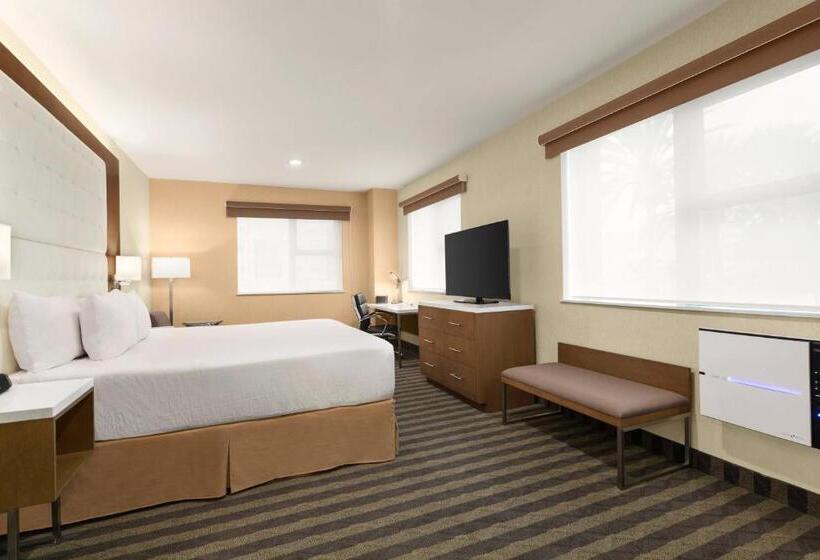 Deluxe Suite King Bed, Wyndham Anaheim
