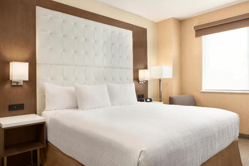 اتاق استاندارد با تخت بزرگ, Wyndham Anaheim