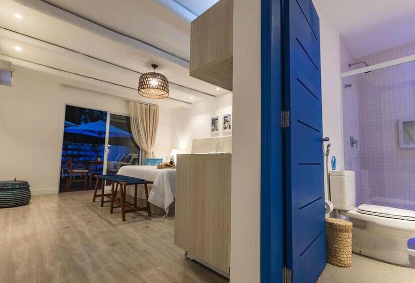 Люкс Вид на Бассейн, La Plage Hotel Boutique