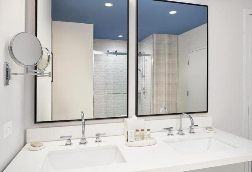 带大床的套房, Indigo Tallahassee   Collegetown, An Ihg