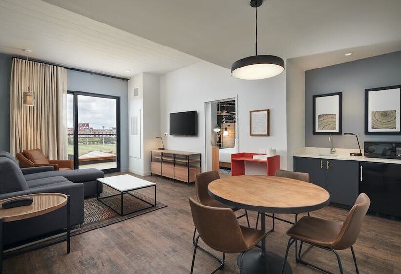 Люкс Адаптированный для Инвалидов, Indigo Tallahassee   Collegetown, An Ihg