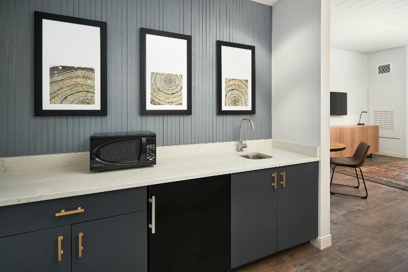 Люкс Адаптированный для Инвалидов, Indigo Tallahassee   Collegetown, An Ihg