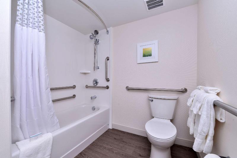 חדר סטנדרט עם מיטת קינג, Hampton Inn Cartersville