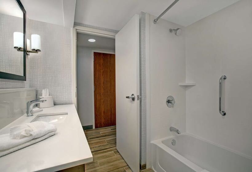 Номер Стандарт 2 Двуспальные Кровати, Hampton Inn Salisbury