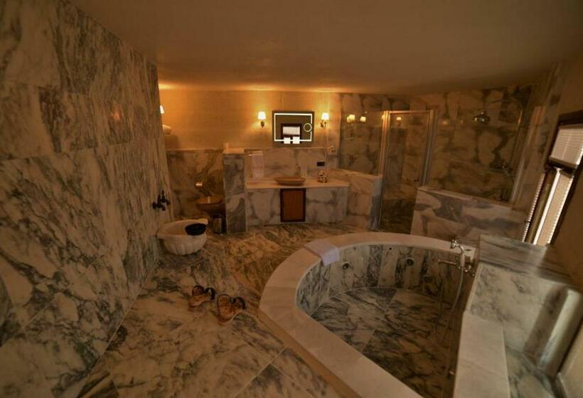 سوئیت سینیور, Evanthia Cave Suites