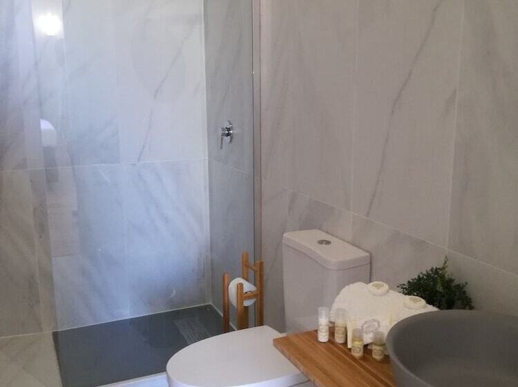 Люкс Премиум, Temple Suites Guesthouse