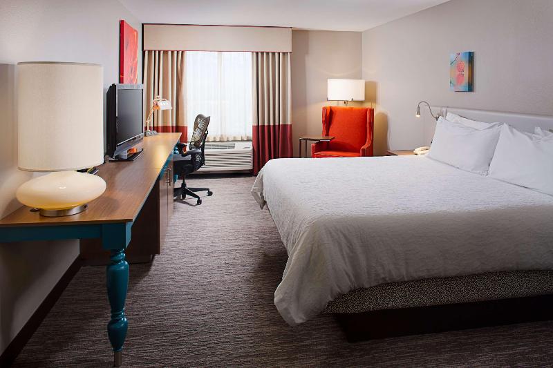 带大床的标准间, Hilton Garden Inn Colorado Springs North