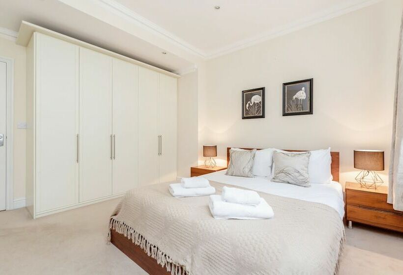 Апартаменты Comfort 2 Спальни, Spectacular Strand Two Bed Apartment