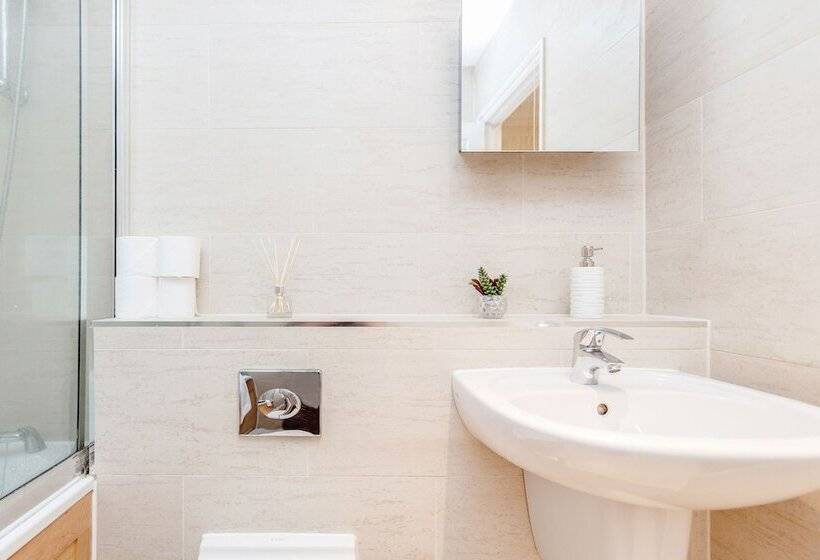 Апартаменты Comfort 2 Спальни, Spectacular Strand Two Bed Apartment