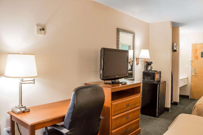 Стандартный Номер Кровать Кинг, Econo Lodge Raleigh Near Walnut Creek Amphitheatre