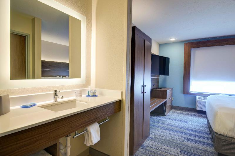 适合残疾人士使用的带超级大床的标准间, Holiday Inn Express & Suites North Platte, An Ihg
